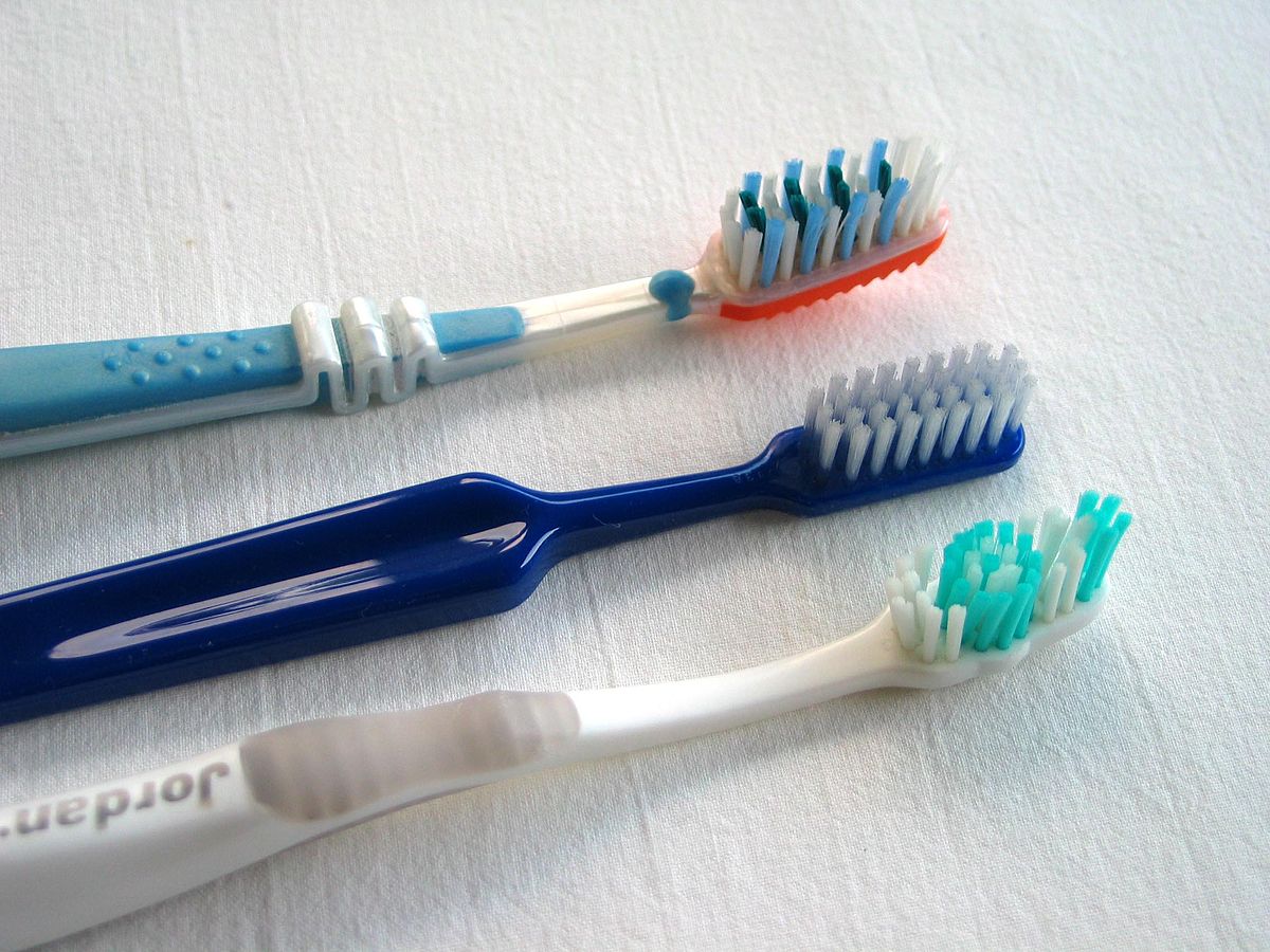 tipo de cepillo dental de adulto