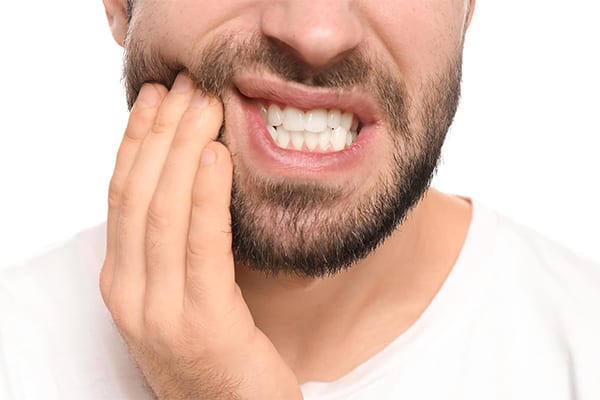 dolor y desgaste que causa el bruxismo dental tanto en el día como en la noche