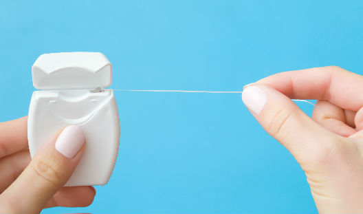 Uso del hilo dental - Odontología integral Belén Pérez
