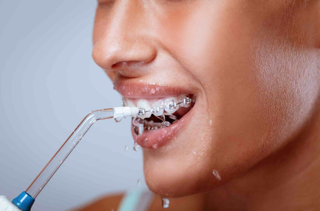 Irrigador dental mujer